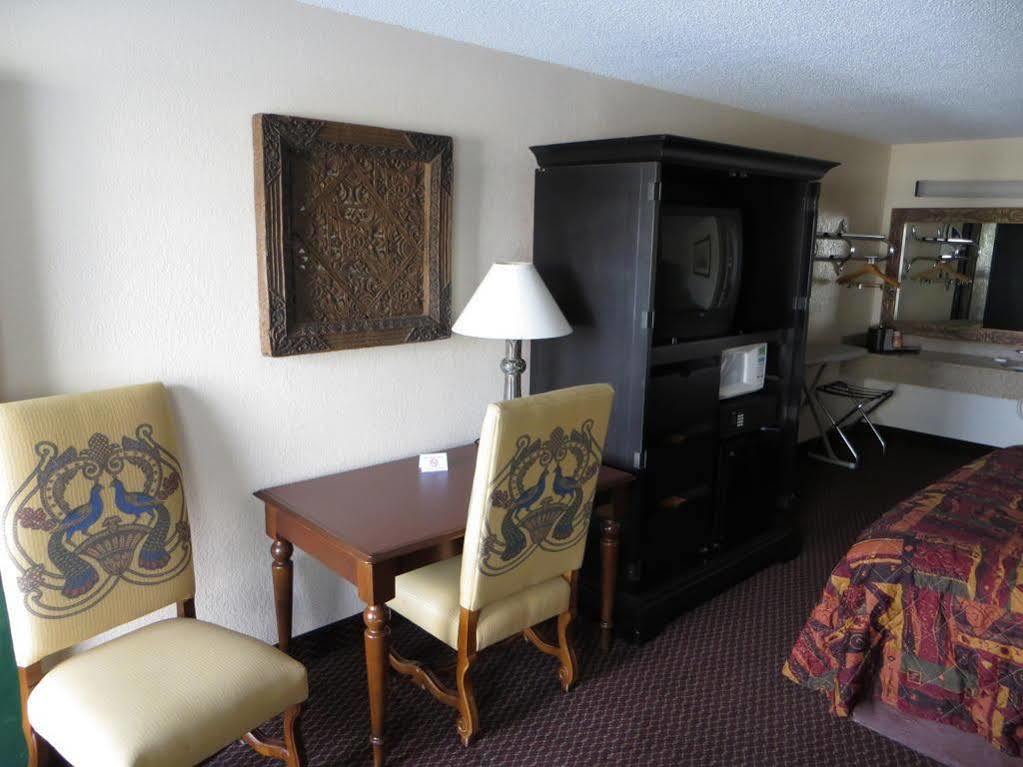 Super 8 By Wyndham Foley Motel Ngoại thất bức ảnh